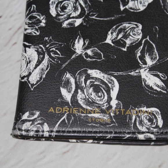 Adrienne Vittadini Passport Cover - Picture 3 of 5